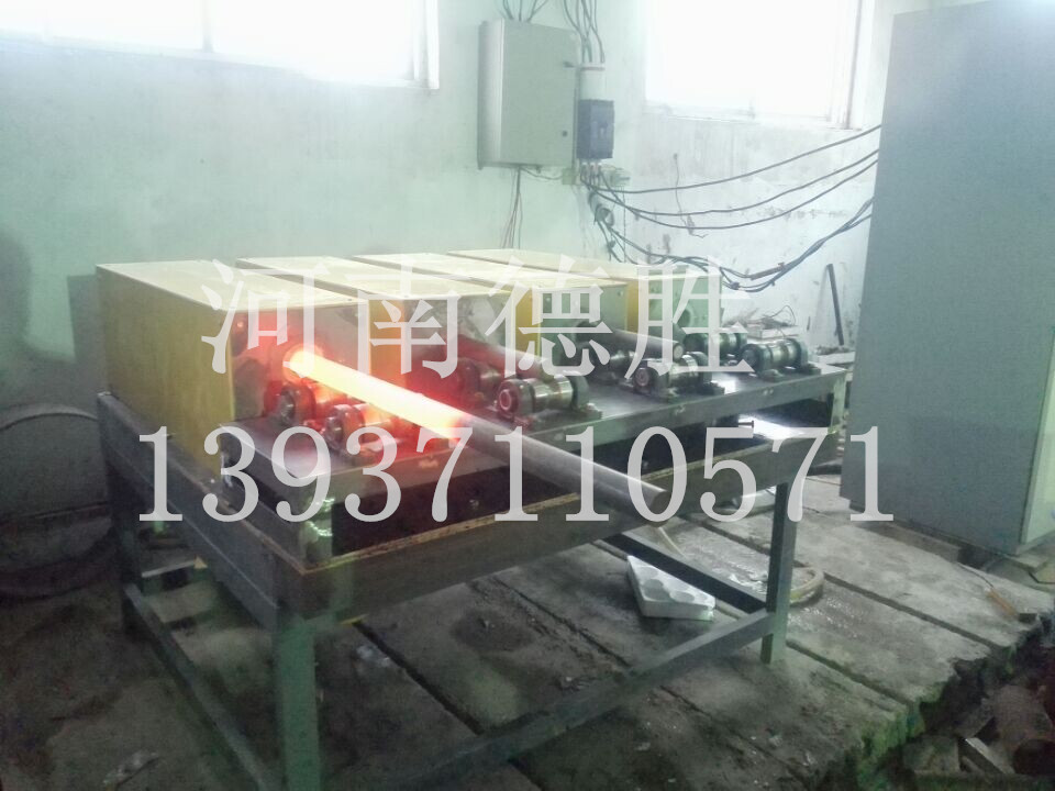 汽車半軸中頻鍛造爐工作現(xiàn)場(chǎng)_副本